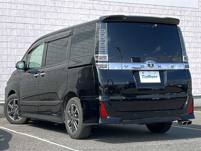 トヨタ ヴォクシー ZS 煌Ⅱ 茨城県 2019(令1)年 8万km 黒 9インチ社外ナビ（carrozzeria　型番：AVIC-RQ903）/フルセグテレビ/Bluetooth接続/後席用モニター（carrozzeria　型番：TVM-FM1020）/ETC/両側パワースライドドア/クルーズコントロール/パーキングアシスト/コーナーセンサー/レーンアシスト/衝突被害軽減システム/LEDヘッドライト/オートライト/オートマチックハイビーム/スマートキー/取扱説明書/保証書