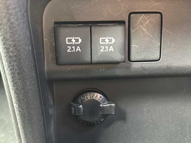 トヨタ ヴォクシー ZS 煌Ⅱ 茨城県 2019(令1)年 8万km 黒 9インチ社外ナビ（carrozzeria　型番：AVIC-RQ903）/フルセグテレビ/Bluetooth接続/後席用モニター（carrozzeria　型番：TVM-FM1020）/ETC/両側パワースライドドア/クルーズコントロール/パーキングアシスト/コーナーセンサー/レーンアシスト/衝突被害軽減システム/LEDヘッドライト/オートライト/オートマチックハイビーム/スマートキー/取扱説明書/保証書