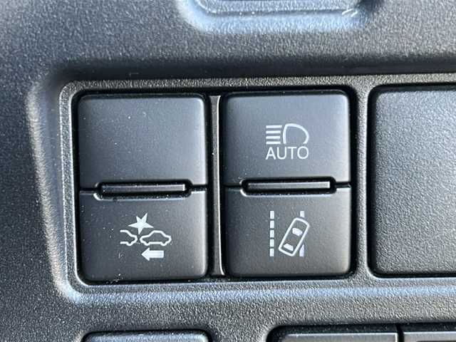 トヨタ ヴォクシー ZS 煌Ⅱ 茨城県 2019(令1)年 8万km 黒 9インチ社外ナビ（carrozzeria　型番：AVIC-RQ903）/フルセグテレビ/Bluetooth接続/後席用モニター（carrozzeria　型番：TVM-FM1020）/ETC/両側パワースライドドア/クルーズコントロール/パーキングアシスト/コーナーセンサー/レーンアシスト/衝突被害軽減システム/LEDヘッドライト/オートライト/オートマチックハイビーム/スマートキー/取扱説明書/保証書