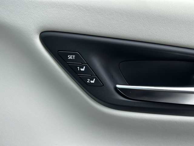 トヨタ クラウン ハイブリッド RS アドバンス 静岡県 2018(平30)年 8.2万km プレシャスシルバー 純正メモリナビ/・CD/・Bluetooth/・フルセグTV/・USB/主要装備/・サンルーフ/・トヨタセーフティーセンス第2世代/・BSM/・パーキングアシスト/・レーダークルコン/・全方位カメラ/・コーナーセンサー/・オートホールド/・HUD/・デジタルインナーミラー/・パドルシフト/・ハンドルヒーター/・シートヒーター/・エアシート/・パワーシート/・オートハイビーム/・純正フロアマット