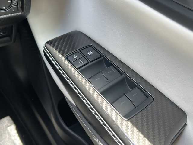 トヨタ クラウン ハイブリッド RS アドバンス 静岡県 2018(平30)年 8.2万km プレシャスシルバー 純正メモリナビ/・CD/・Bluetooth/・フルセグTV/・USB/主要装備/・サンルーフ/・トヨタセーフティーセンス第2世代/・BSM/・パーキングアシスト/・レーダークルコン/・全方位カメラ/・コーナーセンサー/・オートホールド/・HUD/・デジタルインナーミラー/・パドルシフト/・ハンドルヒーター/・シートヒーター/・エアシート/・パワーシート/・オートハイビーム/・純正フロアマット