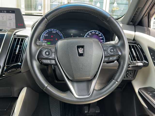 トヨタ クラウン ハイブリッド RS アドバンス 静岡県 2018(平30)年 8.2万km プレシャスシルバー 純正メモリナビ/・CD/・Bluetooth/・フルセグTV/・USB/主要装備/・サンルーフ/・トヨタセーフティーセンス第2世代/・BSM/・パーキングアシスト/・レーダークルコン/・全方位カメラ/・コーナーセンサー/・オートホールド/・HUD/・デジタルインナーミラー/・パドルシフト/・ハンドルヒーター/・シートヒーター/・エアシート/・パワーシート/・オートハイビーム/・純正フロアマット