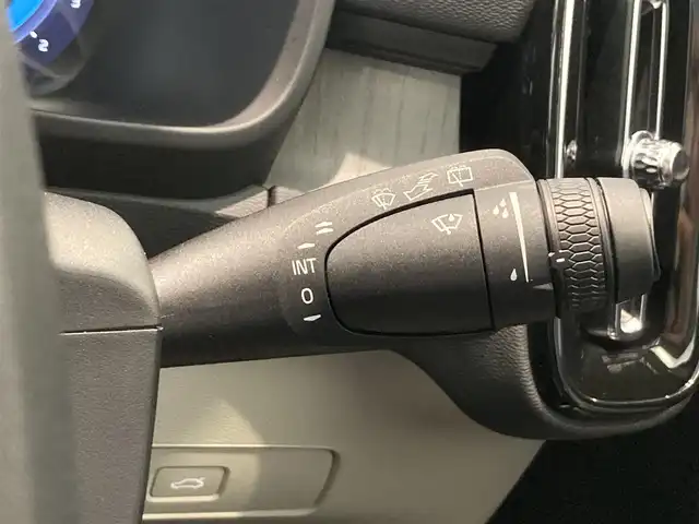 ボルボ ボルボ ＸＣ４０ アルティメット B4 AWD 熊本県 2024(令6)年 0.8万km ライトブルー ・スマートキー/・プッシュスタート/・PilotAssist/・レーンキープエイド/・ロードサインインフォメーション/・前車発進通知/・クルーズコントロール(追従式)/・アイボリー革シート/・前席パワーシート/・全席シートヒーター /・ハンドルヒーター /・純正googleナビ/　【Bluetooth・USB・AppleCarPlay・AndroidAuto】/・全方位カメラ/・ETC/・ワイヤレス充電/・ドライブレコーダー(前後録画)/・パワーバックドア/・LEDヘッドランプ/・LEDフォグランプ/・純正マット/・保証書/取説