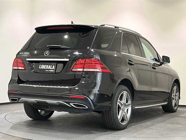 メルセデス・ベンツ ＧＬＥ３５０ｄ 4MATIC スポーツ 新潟県 2018(平30)年 3.9万km コスモスブラック オプション/パノラミックスライディングルーフ/harman/kardonサウンドシステム/主要装備/レーダーセーフティパッケージ/-アクティブブレーキアシスト/-リアCPA/-PRESAFE/-レーンキープアシスト/-ブラインドスポットアシスト/-ディスタンスパイロットディストロニック/-ステアリングパイロット/純正HDDナビ/(CD/DVD/Bluetooth/USB/フルセグTV)/360°カメラシステム/ETC/ドライブレコーダー/レザーシート/シートヒーター/パワーシート/パワーバックドア/LEDヘッドライト/パークトロニック/スペアキー