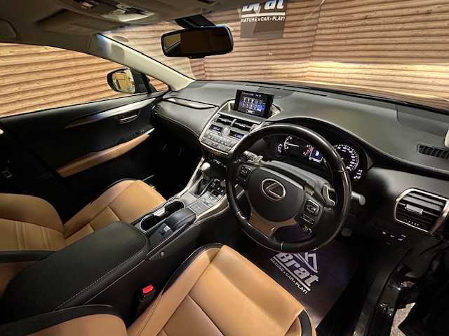 レクサス ＮＸ 200t Iパッケージ 道央・札幌 2016(平28)年 7.1万km グラファイトブラックガラスフレーク 4WD /ナビTV /純正18インチアルミホイール　/クルーズコントロール /前席パワーシート　/前席シートヒーター　/ハンドルヒーター　/パワーバックドア /ビルトインETC /LEDヘッドライト　/純正エンジンスターター