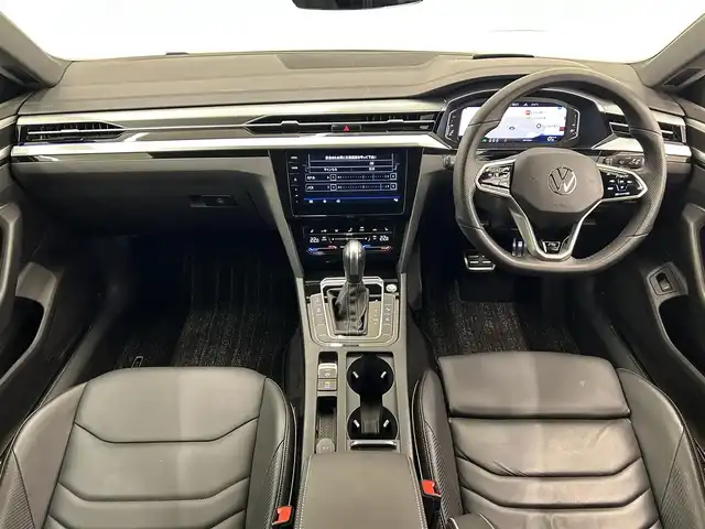 フォルクスワーゲン ＶＷ アルテオン TSI 4モーション Rラインアドバンス 岡山県 2021(令3)年 4.3万km ディープブラックパールエフェクト ワンオーナー/Volkswagenオールイン・セーフティ/アダプティブクルーズコントロールACC(全車速追従機能付)/緊急時停車支援システム(EmergencyAssist)/レーンキープアシストシステム/同一車線内全車速運転支援システム(Travel Assist)/レーンチェンジアシストシステム/リヤビュー＆アラウンドビューカメラ/駐車支援システム(ParkAssist)/パークディスタンスコントロール/(フロント/リア/前進/後退時衝突軽減ブレーキ機能付き)/プリクラッシュブレーキシステム(FrontAssist)/LEDヘッドライト/オートハイコントロール機能、ポジションランプ、ターンシグナル付/全席シートヒーター/運転席シートマッサージ機能/アレルゲン除去機能付きフレッシュエアフィルター/DiscoverPro/SSDナビゲーション/AM/FM/地デジ/BT/AppleCarPlay/Android Auto/ETC2.0/ワイヤレスチャージ//保証書/取説/スペアキー