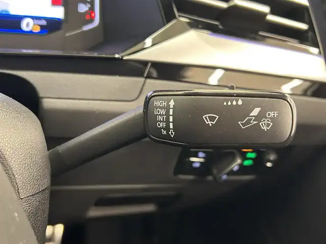 フォルクスワーゲン ＶＷ アルテオン TSI 4モーション Rラインアドバンス 岡山県 2021(令3)年 4.3万km ディープブラックパールエフェクト ワンオーナー/Volkswagenオールイン・セーフティ/アダプティブクルーズコントロールACC(全車速追従機能付)/緊急時停車支援システム(EmergencyAssist)/レーンキープアシストシステム/同一車線内全車速運転支援システム(Travel Assist)/レーンチェンジアシストシステム/リヤビュー＆アラウンドビューカメラ/駐車支援システム(ParkAssist)/パークディスタンスコントロール/(フロント/リア/前進/後退時衝突軽減ブレーキ機能付き)/プリクラッシュブレーキシステム(FrontAssist)/LEDヘッドライト/オートハイコントロール機能、ポジションランプ、ターンシグナル付/全席シートヒーター/運転席シートマッサージ機能/アレルゲン除去機能付きフレッシュエアフィルター/DiscoverPro/SSDナビゲーション/AM/FM/地デジ/BT/AppleCarPlay/Android Auto/ETC2.0/ワイヤレスチャージ//保証書/取説/スペアキー