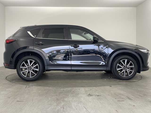 マツダ ＣＸ－５ 20S シルクベージュセレ 兵庫県 2020(令2)年 3.1万km ジェットブラックマイカ ・純正SDナビ/　Bluetoothオーディオ/　CD/DVD再生/　USB接続/　フルセグテレビ/・アラウンドビューモニター/・ビルドインETC/・レーダークルーズコントロール/・レーンキープアシスト/・衝突被害軽減システム/・ブラインドスポットモニター/・ABS/・横滑り防止機能/・前後コーナーセンサー/・盗難防止装置/・オートライト/・オートマチックハイビーム/・LEDヘッドライト/・W＋サイドエアバック/・カーテンエアバック/・電動リアゲート/・社外フロアマット/・パワーシート（運転席）/・ハーフレザーシート/・シートヒーター（運転席・助手席）/・ステアリングヒーター/・革巻きステアリング/・ステアリングスイッチ/・純正19インチアルミホイール/・パドルシフト/・電動パーキングブレーキ/・オートブレーキホールド/・スマートキー/・AACエアコン