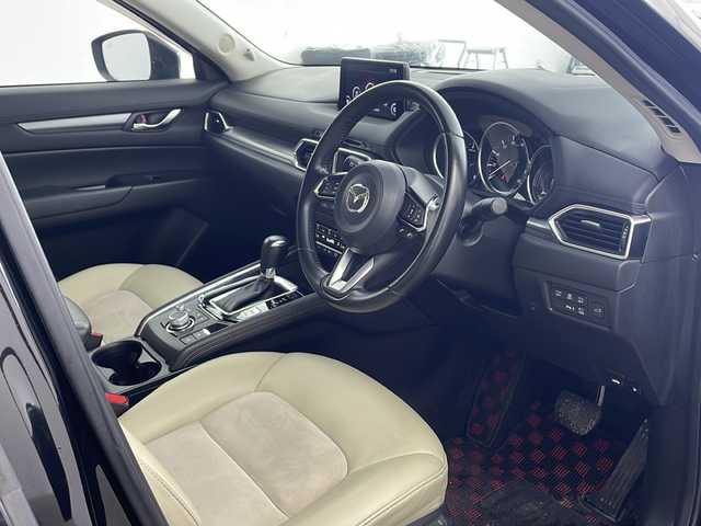 マツダ ＣＸ－５ 20S シルクベージュセレ 兵庫県 2020(令2)年 3.1万km ジェットブラックマイカ ・純正SDナビ/　Bluetoothオーディオ/　CD/DVD再生/　USB接続/　フルセグテレビ/・アラウンドビューモニター/・ビルドインETC/・レーダークルーズコントロール/・レーンキープアシスト/・衝突被害軽減システム/・ブラインドスポットモニター/・ABS/・横滑り防止機能/・前後コーナーセンサー/・盗難防止装置/・オートライト/・オートマチックハイビーム/・LEDヘッドライト/・W＋サイドエアバック/・カーテンエアバック/・電動リアゲート/・社外フロアマット/・パワーシート（運転席）/・ハーフレザーシート/・シートヒーター（運転席・助手席）/・ステアリングヒーター/・革巻きステアリング/・ステアリングスイッチ/・純正19インチアルミホイール/・パドルシフト/・電動パーキングブレーキ/・オートブレーキホールド/・スマートキー/・AACエアコン
