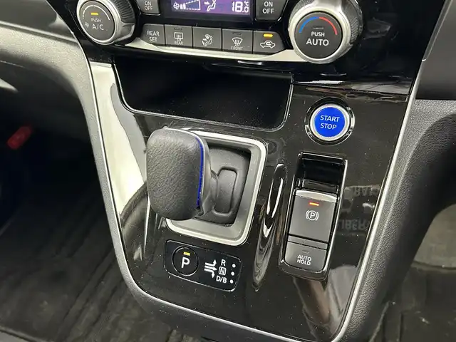 日産 セレナ e－パワー ハイウェイスター V 愛知県 2021(令3)年 6.8万km カシミヤグレージュ 純正電動ステップ/プロパイロット/コーナーセンサー/インテリジェントルームミラー/純正フリップダウンモニター/純正10インチナビ/（CD/DVD/Blu-ray/フルセグ）/全方位モニター/ETC/ドラレコ/エマージェンシーブレーキ/LDP/VDC/LEDヘッドライト/LEDフォグランプ/ステアリングスイッチ/純正AW/ドアバイザー/スペアキー