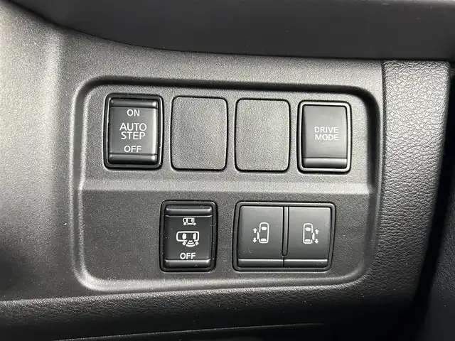日産 セレナ e－パワー ハイウェイスター V 愛知県 2021(令3)年 6.8万km カシミヤグレージュ 純正電動ステップ/プロパイロット/コーナーセンサー/インテリジェントルームミラー/純正フリップダウンモニター/純正10インチナビ/（CD/DVD/Blu-ray/フルセグ）/全方位モニター/ETC/ドラレコ/エマージェンシーブレーキ/LDP/VDC/LEDヘッドライト/LEDフォグランプ/ステアリングスイッチ/純正AW/ドアバイザー/スペアキー