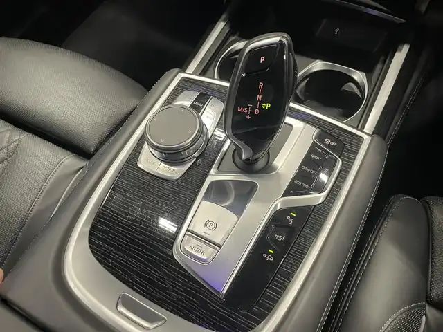 ＢＭＷ ７４０ｄ xDrive Mスポーツ 群馬県 2018(平30)年 6.9万km アルピンホワイトⅢ サンルーフ /ナッパレザー/ヘッドアップディスプレイ/シートベンチレーション/純正HDDナビ/全方位カメラ/ジェスチャーコントロール/フルセグTV/20インチAW/Bluetooth/ETC2.0/LEDライト