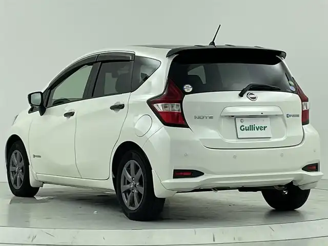 日産 ノート e－パワー X Bアロー 大阪府 2018(平30)年 3.9万km ブリリアントホワイトパール/スーパーブラック 2トーン 禁煙車/エマージェンシーブレーキ/踏み間違え防止機能/踏み間違い防止アシスト/標識認識機能/ハイビームアシスト/純正ナビ/　（Bluetooth/CD/DVD）/フルセグTV/アラウンドビューモニター/レーダークルーズコントロール/LEDヘッドライト/フォグランプ/純正15インチアルミホイール/純正フロアマット/コーナーセンサー/スマートキー/ETC