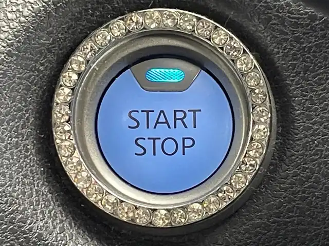 日産 ノート e－パワー X Bアロー 大阪府 2018(平30)年 3.9万km ブリリアントホワイトパール/スーパーブラック 2トーン 禁煙車/エマージェンシーブレーキ/踏み間違え防止機能/踏み間違い防止アシスト/標識認識機能/ハイビームアシスト/純正ナビ/　（Bluetooth/CD/DVD）/フルセグTV/アラウンドビューモニター/レーダークルーズコントロール/LEDヘッドライト/フォグランプ/純正15インチアルミホイール/純正フロアマット/コーナーセンサー/スマートキー/ETC