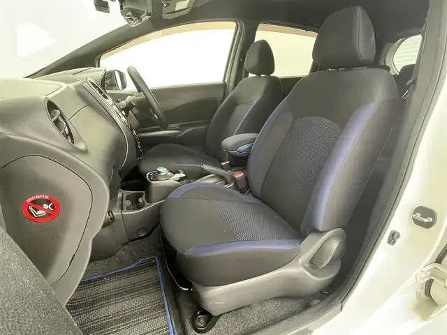 日産 ノート e－パワー X Bアロー 大阪府 2018(平30)年 3.9万km ブリリアントホワイトパール/スーパーブラック 2トーン 禁煙車/エマージェンシーブレーキ/踏み間違え防止機能/踏み間違い防止アシスト/標識認識機能/ハイビームアシスト/純正ナビ/　（Bluetooth/CD/DVD）/フルセグTV/アラウンドビューモニター/レーダークルーズコントロール/LEDヘッドライト/フォグランプ/純正15インチアルミホイール/純正フロアマット/コーナーセンサー/スマートキー/ETC