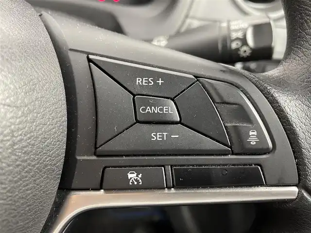 日産 ノート e－パワー X Bアロー 大阪府 2018(平30)年 3.9万km ブリリアントホワイトパール/スーパーブラック 2トーン 禁煙車/エマージェンシーブレーキ/踏み間違え防止機能/踏み間違い防止アシスト/標識認識機能/ハイビームアシスト/純正ナビ/　（Bluetooth/CD/DVD）/フルセグTV/アラウンドビューモニター/レーダークルーズコントロール/LEDヘッドライト/フォグランプ/純正15インチアルミホイール/純正フロアマット/コーナーセンサー/スマートキー/ETC