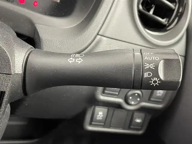 日産 ノート e－パワー X Bアロー 大阪府 2018(平30)年 3.9万km ブリリアントホワイトパール/スーパーブラック 2トーン 禁煙車/エマージェンシーブレーキ/踏み間違え防止機能/踏み間違い防止アシスト/標識認識機能/ハイビームアシスト/純正ナビ/　（Bluetooth/CD/DVD）/フルセグTV/アラウンドビューモニター/レーダークルーズコントロール/LEDヘッドライト/フォグランプ/純正15インチアルミホイール/純正フロアマット/コーナーセンサー/スマートキー/ETC