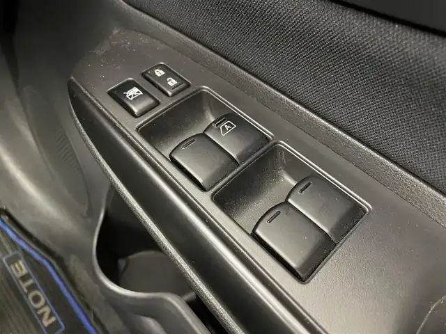 日産 ノート e－パワー X Bアロー 大阪府 2018(平30)年 3.9万km ブリリアントホワイトパール/スーパーブラック 2トーン 禁煙車/エマージェンシーブレーキ/踏み間違え防止機能/踏み間違い防止アシスト/標識認識機能/ハイビームアシスト/純正ナビ/　（Bluetooth/CD/DVD）/フルセグTV/アラウンドビューモニター/レーダークルーズコントロール/LEDヘッドライト/フォグランプ/純正15インチアルミホイール/純正フロアマット/コーナーセンサー/スマートキー/ETC