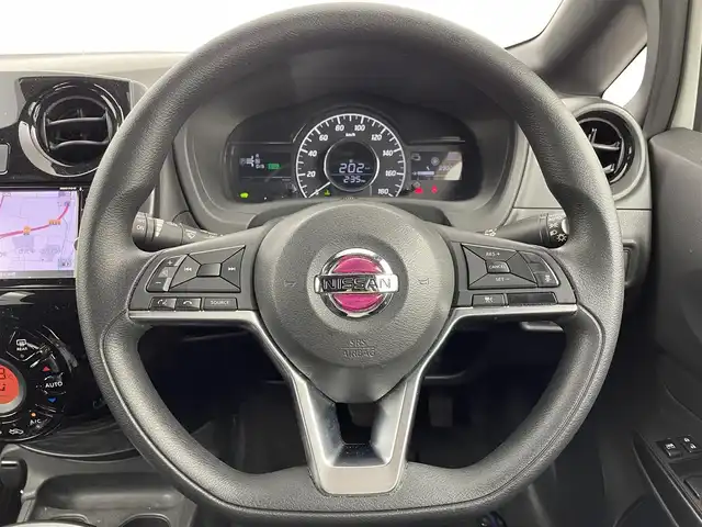 日産 ノート e－パワー X Bアロー 大阪府 2018(平30)年 3.9万km ブリリアントホワイトパール/スーパーブラック 2トーン 禁煙車/エマージェンシーブレーキ/踏み間違え防止機能/踏み間違い防止アシスト/標識認識機能/ハイビームアシスト/純正ナビ/　（Bluetooth/CD/DVD）/フルセグTV/アラウンドビューモニター/レーダークルーズコントロール/LEDヘッドライト/フォグランプ/純正15インチアルミホイール/純正フロアマット/コーナーセンサー/スマートキー/ETC