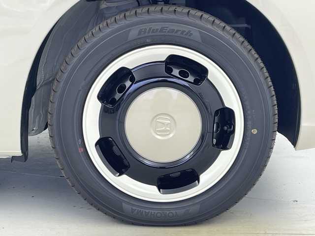 ホンダ Ｎ ＢＯＸ ファッションスタイル 愛知県 2025(令7)年 0.1千km プレミアムアイボリーパールⅡ 届出済未使用車/純正9インチナビ/・フルセグ/・Bluetooth/・AppleCarPlay/・AndroidAuto/・CD/DVD/・HDMI/両側パワースライドドア/バックカメラ/前席シートヒータ/ホンダセンシング/衝突軽減ブレーキ（CMBS）/先行車発進お知らせ機能/路外逸脱抑制機能/標識認識機能/アダプティブクルーズコントロール（ACC）/車線維持支援システム（LKAS）/誤発進抑制機能/後方誤発信抑制機能/パーキングセンサー/オートハイビーム/スペアキー
