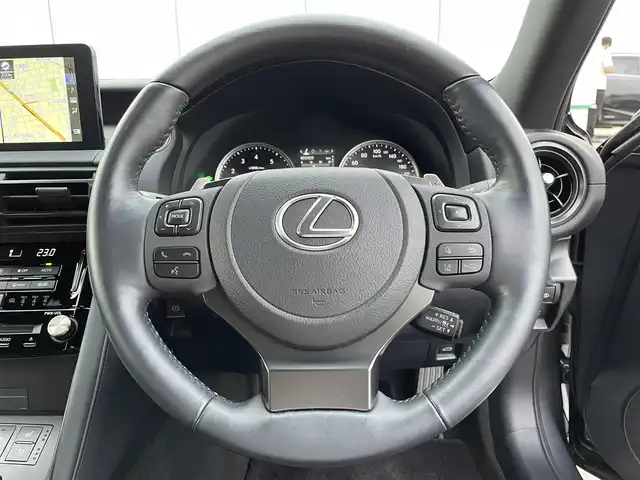 レクサス ＩＳ 300h バージョンL 山梨県 2023(令5)年 2.1万km ソニッククロム ワンオーナー/4WD/純正ナビ/全方位カメラ/フルセグTV/赤革シート/パワーシート/エアシート/シートヒーター/パーキングサポートアラート/衝突被害軽減ブレーキ/ブラインドスポットモニタリング/レクサスセーフティシステム/ステアリングヒーター/取扱説明書/保証書/スマートキー/スペアキー/プッシュスタート