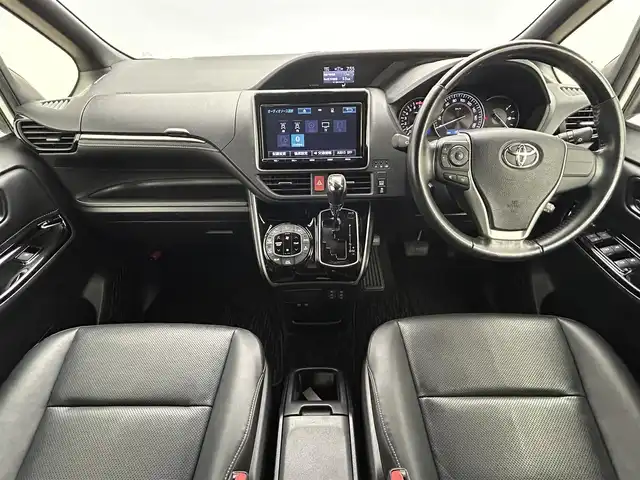 トヨタ エスクァイア Gi 岡山県 2018(平30)年 4.5万km ホワイトパールクリスタルシャイン 純正9インチナビ/・FM/AM/Bluetooth/フルセグ/CD/DVD/バックカメラ/12.1インチ後席モニター/合皮シート/・シートヒーター/ドライブレコーダー/ビルトインETC/両側パワースライドドア/トヨタセーフティーセンス/・プリクラッシュセーフティ/・レーンキープアシスト/・クルーズコントロール/・オートマチックハイビーム/LEDヘッドライト/純正フロアマット/純正15インチアルミ/ドアバイザー/スマートキー2本/新車保証書