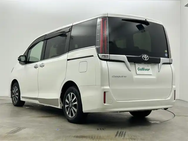 トヨタ エスクァイア Gi 岡山県 2018(平30)年 4.5万km ホワイトパールクリスタルシャイン 純正9インチナビ/・FM/AM/Bluetooth/フルセグ/CD/DVD/バックカメラ/12.1インチ後席モニター/合皮シート/・シートヒーター/ドライブレコーダー/ビルトインETC/両側パワースライドドア/トヨタセーフティーセンス/・プリクラッシュセーフティ/・レーンキープアシスト/・クルーズコントロール/・オートマチックハイビーム/LEDヘッドライト/純正フロアマット/純正15インチアルミ/ドアバイザー/スマートキー2本/新車保証書