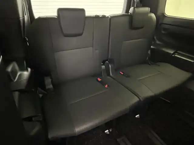 トヨタ エスクァイア Gi 岡山県 2018(平30)年 4.5万km ホワイトパールクリスタルシャイン 純正9インチナビ/・FM/AM/Bluetooth/フルセグ/CD/DVD/バックカメラ/12.1インチ後席モニター/合皮シート/・シートヒーター/ドライブレコーダー/ビルトインETC/両側パワースライドドア/トヨタセーフティーセンス/・プリクラッシュセーフティ/・レーンキープアシスト/・クルーズコントロール/・オートマチックハイビーム/LEDヘッドライト/純正フロアマット/純正15インチアルミ/ドアバイザー/スマートキー2本/新車保証書