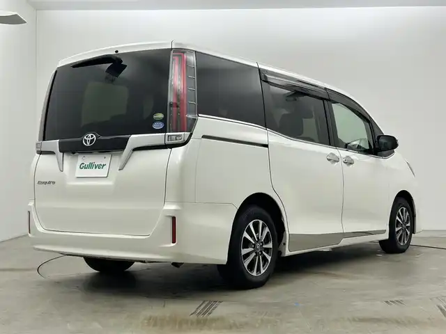 トヨタ エスクァイア Gi 岡山県 2018(平30)年 4.5万km ホワイトパールクリスタルシャイン 純正9インチナビ/・FM/AM/Bluetooth/フルセグ/CD/DVD/バックカメラ/12.1インチ後席モニター/合皮シート/・シートヒーター/ドライブレコーダー/ビルトインETC/両側パワースライドドア/トヨタセーフティーセンス/・プリクラッシュセーフティ/・レーンキープアシスト/・クルーズコントロール/・オートマチックハイビーム/LEDヘッドライト/純正フロアマット/純正15インチアルミ/ドアバイザー/スマートキー2本/新車保証書