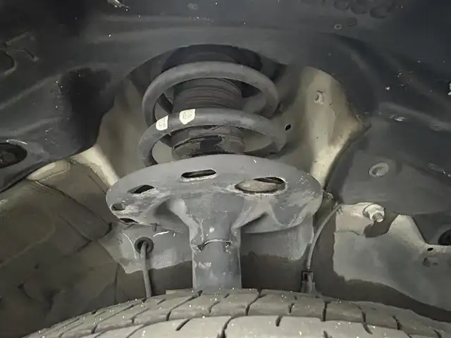 トヨタ エスクァイア Gi 岡山県 2018(平30)年 4.5万km ホワイトパールクリスタルシャイン 純正9インチナビ/・FM/AM/Bluetooth/フルセグ/CD/DVD/バックカメラ/12.1インチ後席モニター/合皮シート/・シートヒーター/ドライブレコーダー/ビルトインETC/両側パワースライドドア/トヨタセーフティーセンス/・プリクラッシュセーフティ/・レーンキープアシスト/・クルーズコントロール/・オートマチックハイビーム/LEDヘッドライト/純正フロアマット/純正15インチアルミ/ドアバイザー/スマートキー2本/新車保証書