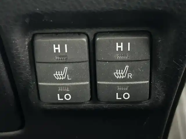 トヨタ エスクァイア Gi 岡山県 2018(平30)年 4.5万km ホワイトパールクリスタルシャイン 純正9インチナビ/・FM/AM/Bluetooth/フルセグ/CD/DVD/バックカメラ/12.1インチ後席モニター/合皮シート/・シートヒーター/ドライブレコーダー/ビルトインETC/両側パワースライドドア/トヨタセーフティーセンス/・プリクラッシュセーフティ/・レーンキープアシスト/・クルーズコントロール/・オートマチックハイビーム/LEDヘッドライト/純正フロアマット/純正15インチアルミ/ドアバイザー/スマートキー2本/新車保証書