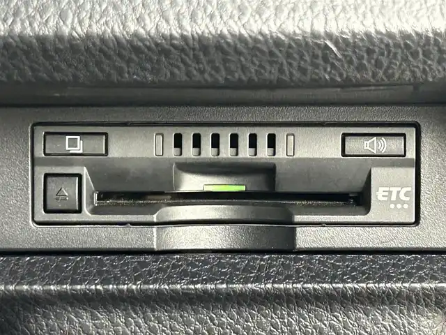 トヨタ エスクァイア Gi 岡山県 2018(平30)年 4.5万km ホワイトパールクリスタルシャイン 純正9インチナビ/・FM/AM/Bluetooth/フルセグ/CD/DVD/バックカメラ/12.1インチ後席モニター/合皮シート/・シートヒーター/ドライブレコーダー/ビルトインETC/両側パワースライドドア/トヨタセーフティーセンス/・プリクラッシュセーフティ/・レーンキープアシスト/・クルーズコントロール/・オートマチックハイビーム/LEDヘッドライト/純正フロアマット/純正15インチアルミ/ドアバイザー/スマートキー2本/新車保証書