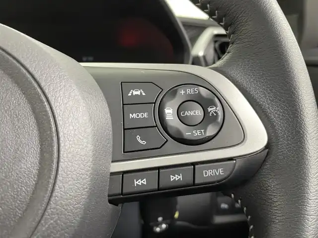 トヨタ ライズ Z 大分県 2023(令5)年 1.4万km ファイアークォーツレッドM 純正ディスプレィオーディオ/パノラミックビューモニター/レーダークルーズ/電動パーキングブレーキ/LED/ETC/Bluetooth/TV/レーンキープ/シートヒーター/フロアマット/ドアバイザー