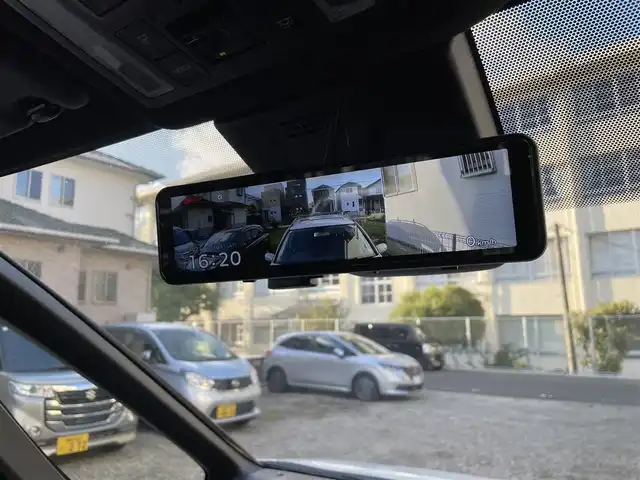 トヨタ ヴォクシー ハイブリッド S－Z 福岡県 2025(令7)年 0.4万km ホワイトパールクリスタルシャイン ワンオーナー/純正ディーラーナビ/・Bluetooth/・フルセグTV/・AM/FM/・ミラーキャスト/・CD/DVD/・USB/フリップダウンモニター/レーダークルーズコントロール/レーンキープアシスト/オートホールド/横滑り防止システム/ドライブモード/両側パワースライドドア/シートヒーター/オートライト/電動格納ミラー/社外フロアマット/純正アルミホイール/ビルトインETC/ドライブレコーダー前後/デジタルインナーミラー/プッシュスタート/取扱説明書/保証書/スペアキー×１