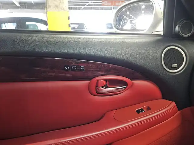 トヨタ ソアラ 430SCV ノーブルカラーED 長崎県 2005(平17)年 9.4万km コスモシルバー 純正ナビ/TV/マークレビンソンプレミアムサウンド/バックカメラ/クルーズコントロール/横滑り防止装置/HIDヘッドランプ/オートライト/オートエアコン/本木製/革巻きコンビステアリング/ステアリングスイッチ/ノーブルレッド革シート/前席パワーシート/ポジションメモリー/前席シートヒーター/社外18インチAWスタッドレス/リモコンキー/イモビライザー/オートアラーム/禁煙車