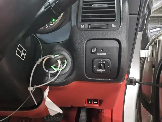 トヨタ ソアラ 430SCV ノーブルカラーED 長崎県 2005(平17)年 9.4万km コスモシルバー 純正ナビ/TV/マークレビンソンプレミアムサウンド/バックカメラ/クルーズコントロール/横滑り防止装置/HIDヘッドランプ/オートライト/オートエアコン/本木製/革巻きコンビステアリング/ステアリングスイッチ/ノーブルレッド革シート/前席パワーシート/ポジションメモリー/前席シートヒーター/社外18インチAWスタッドレス/リモコンキー/イモビライザー/オートアラーム/禁煙車