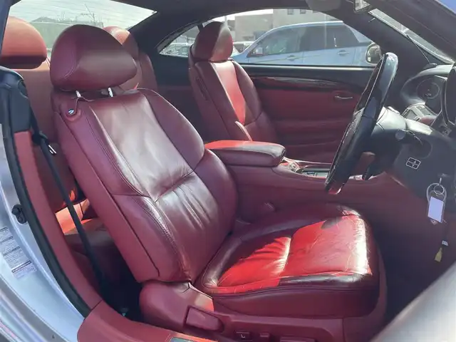 トヨタ ソアラ 430SCV ノーブルカラーED 長崎県 2005(平17)年 9.4万km コスモシルバー 純正ナビ/TV/マークレビンソンプレミアムサウンド/バックカメラ/クルーズコントロール/横滑り防止装置/HIDヘッドランプ/オートライト/オートエアコン/本木製/革巻きコンビステアリング/ステアリングスイッチ/ノーブルレッド革シート/前席パワーシート/ポジションメモリー/前席シートヒーター/社外18インチAWスタッドレス/リモコンキー/イモビライザー/オートアラーム/禁煙車