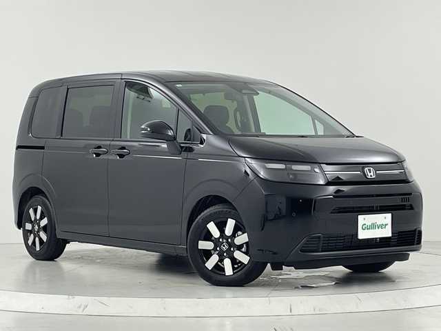 ホンダ フリード ハイブリット e:HEV AIR EX 大阪府 2025(令7)年 0.1千km クリスタルブラックパール ホンダセンシング/　・衝突被害軽減ブレーキ/　・先行者発進お知らせ機能/　・歩行者事故低減ステアリング/　・路外逸脱抑制機能/　・標識認識機能/　・渋滞追従機能付アダプティブクルーズコントロール/　・車線維持支援システム/　・トラフィックジャムアシスト/　・ブラインドスポットインフォメーション/　・誤発進抑制機能/　・後方誤発進抑制機能/　・オートハイビーム/純正メモリナビ/　　BT/フルセグTV/バックカメラ/両側パワースライドドア/LEDオートライト/シートヒーター/純正15インチアルミホイール/コーナーセンサー/電動パーキング/ブレーキホールド/スマートキー