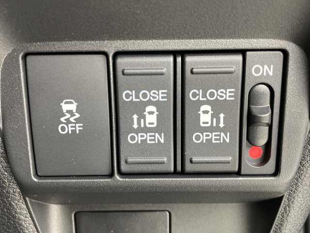 ホンダ フリード ハイブリット e:HEV AIR EX 大阪府 2025(令7)年 0.1千km クリスタルブラックパール ホンダセンシング/　・衝突被害軽減ブレーキ/　・先行者発進お知らせ機能/　・歩行者事故低減ステアリング/　・路外逸脱抑制機能/　・標識認識機能/　・渋滞追従機能付アダプティブクルーズコントロール/　・車線維持支援システム/　・トラフィックジャムアシスト/　・ブラインドスポットインフォメーション/　・誤発進抑制機能/　・後方誤発進抑制機能/　・オートハイビーム/純正メモリナビ/　　BT/フルセグTV/バックカメラ/両側パワースライドドア/LEDオートライト/シートヒーター/純正15インチアルミホイール/コーナーセンサー/電動パーキング/ブレーキホールド/スマートキー