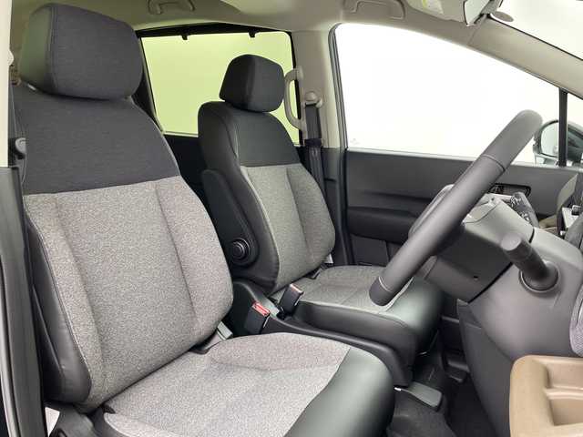 ホンダ フリード ハイブリット e:HEV AIR EX 大阪府 2025(令7)年 0.1千km クリスタルブラックパール ホンダセンシング/　・衝突被害軽減ブレーキ/　・先行者発進お知らせ機能/　・歩行者事故低減ステアリング/　・路外逸脱抑制機能/　・標識認識機能/　・渋滞追従機能付アダプティブクルーズコントロール/　・車線維持支援システム/　・トラフィックジャムアシスト/　・ブラインドスポットインフォメーション/　・誤発進抑制機能/　・後方誤発進抑制機能/　・オートハイビーム/純正メモリナビ/　　BT/フルセグTV/バックカメラ/両側パワースライドドア/LEDオートライト/シートヒーター/純正15インチアルミホイール/コーナーセンサー/電動パーキング/ブレーキホールド/スマートキー