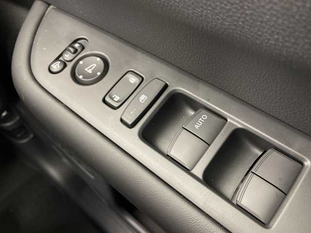 ホンダ フリード ハイブリット e:HEV AIR EX 大阪府 2025(令7)年 0.1千km クリスタルブラックパール ホンダセンシング/　・衝突被害軽減ブレーキ/　・先行者発進お知らせ機能/　・歩行者事故低減ステアリング/　・路外逸脱抑制機能/　・標識認識機能/　・渋滞追従機能付アダプティブクルーズコントロール/　・車線維持支援システム/　・トラフィックジャムアシスト/　・ブラインドスポットインフォメーション/　・誤発進抑制機能/　・後方誤発進抑制機能/　・オートハイビーム/純正メモリナビ/　　BT/フルセグTV/バックカメラ/両側パワースライドドア/LEDオートライト/シートヒーター/純正15インチアルミホイール/コーナーセンサー/電動パーキング/ブレーキホールド/スマートキー