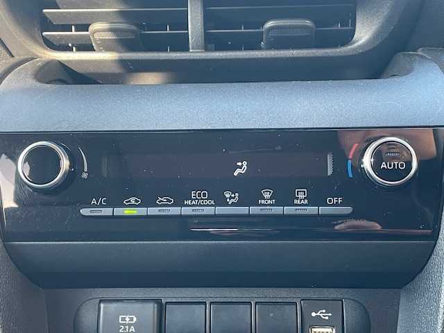 トヨタ ヤリスクロス ハイブリッド G 茨城県 2021(令3)年 4万km ホワイトパールクリスタルシャイン 純正ディスプレイオーディオ /-BT/AM/FM/衝突軽減システム /バックカメラ /ETC2.0 /ドライブレコーダー /ワンオーナー /プッシュスタート /純正アルミホイール /オートマチックハイビーム /純正フロアマット