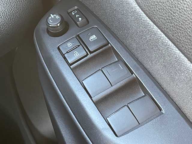 トヨタ ヤリスクロス ハイブリッド G 茨城県 2021(令3)年 4万km ホワイトパールクリスタルシャイン 純正ディスプレイオーディオ /-BT/AM/FM/衝突軽減システム /バックカメラ /ETC2.0 /ドライブレコーダー /ワンオーナー /プッシュスタート /純正アルミホイール /オートマチックハイビーム /純正フロアマット