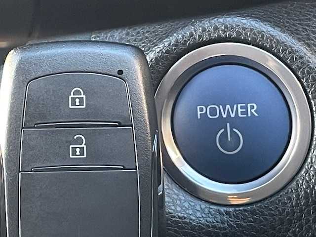 トヨタ ヤリスクロス ハイブリッド G 茨城県 2021(令3)年 4万km ホワイトパールクリスタルシャイン 純正ディスプレイオーディオ /-BT/AM/FM/衝突軽減システム /バックカメラ /ETC2.0 /ドライブレコーダー /ワンオーナー /プッシュスタート /純正アルミホイール /オートマチックハイビーム /純正フロアマット