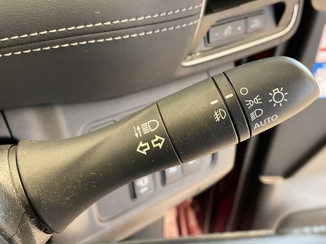 日産 セレナ ハイウェイスター Vセレクション 福井県 2017(平29)年 4.7万km マルーンレッド 2トーン 純正SDナビ/フルセグTV/BT/DVD/CD/USB/SD/フリップダウンモニター/アラウンドビューモニター/クルーズコントロール/エマージェンシーブレーキ/車線逸脱警報/ふらつき警報/前後ソナー/標識認識システム/パーキングアシスト/ETC/前後ドライブレコーダー/パワースライドドア/オートライト/LEDヘッドライト/純正16インチアルミホイール/プッシュスタート/スマートキー×2/純正フロアマット