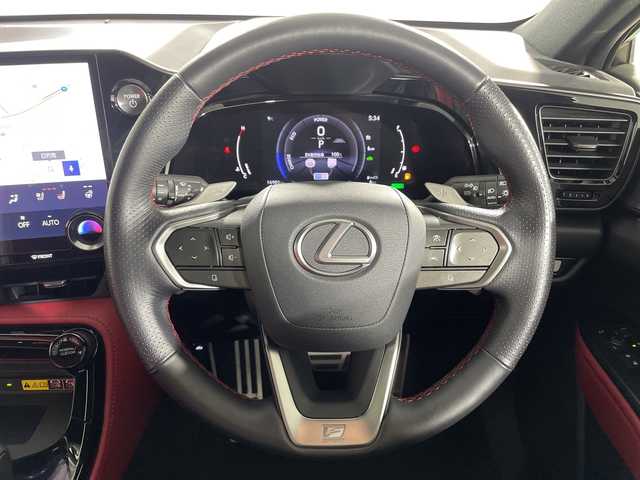 レクサス ＮＸ 350h Fスポーツ 神奈川県 2023(令5)年 1.7万km ホワイトノーヴァガラスフレーク レクサスセーフティシステム+/純正ディスプレイオーディオ/・ナビ/フルセグTV/BT/USB/MiraCasT/HDMI/パノラミックビューモニター/ムーンルーフ/置くだけ充電/デジタルインナーミラー/AC100V/ヘッドアップディスプレイ/TRDエアロ(F/S/R)/赤黒コンビレザー調シート/パワーシート(D/N)/メモリシート(D)/シートヒーター(D/N)/ベンチレーション(D/N)/パーキングアシスト/電動サイドブレーキ/オートブレーキホールド/ビルトインETC2.0/前後ドライブレコーダー/革巻きステアリング/ステアリングスイッチ/ステアリングヒーター/Autoライト/パドルシフト/パワーバックドア/EV/SPORT/SPORT+モード/ルーフレール/スマートキー/プッシュスタートボタン/三眼LED/フォグランプ/電動格納ミラー/ウィンカーミラー/純正フロアマット/純正20インチアルミホイール