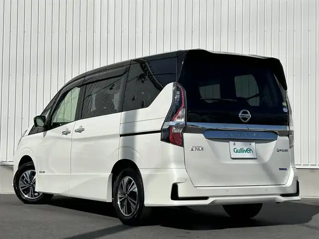 日産 セレナ e－パワー ハイウェイスター V 群馬県 2021(令3)年 2.4万km ブリリアントホワイトパール 2トーン 純正SDナビ/（CD/DVD/SD/Bluetooth/USB/AUX）/フルセグテレビ/純正フリップダウンモニター/プロパイロット/全方位運転支援システム/・インテリジェントエマージェンシーブレーキ/・踏み間違い衝突防止アシスト/・車線逸脱防止支援システム/・後側方衝突防止支援システム/・標識検知機能/・前方衝突予測警報/・車線逸脱警報/・後側方車両検知警報/・後退時車両検知警報/セーフティパックA/・SRSエアバック（カーテン/サイド）/・インテリジェントアラウンドビューモニター/・インテリジェントルームミラー/・ふらつき警報/・ヒーター付ドアミラー/ハンズフリー両側パワースライドドア/ステアリングヒーター/シートヒーター/オートブレーキホールド/LEDヘッドランプ/ETC/2列目超ロングスライド/横スライドシート/スライド機能付スマートアップ3列目シート/パーソナルテーブル（2列目/3列目）/USB電源ソケット（2列目/3列目）