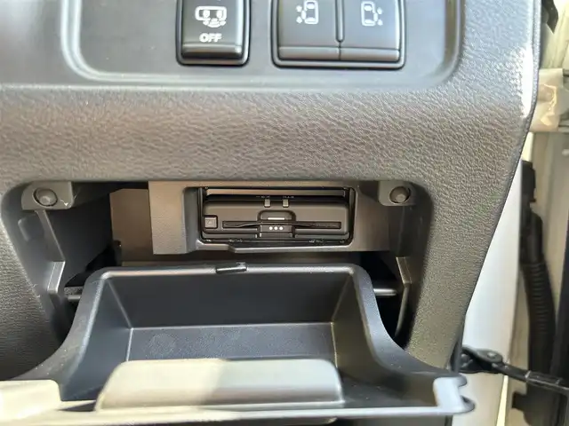 日産 セレナ e－パワー ハイウェイスター V 大阪府 2021(令3)年 2.4万km ブリリアントホワイトパール 2トーン 純正ナビ フルセグTV CD DVD BT/純正フリップダウンモニター/アラウンドビューモニター/プロパイロット/ブラインドスポットモニタ/デジタルインナーミラー/両側パワースライドドア/シートヒーター/スマートキー 2個/エンジンスターター/ETC/コーナーセンサー/ステアリングヒーター/衝突被害軽減ブレーキ/レーンアシスト/オートマチックハイビーム/LEDオートヘッドライト/フォグライト/ハンズフリーオートドア/ステアリングリモコン/W サイド カーテンエアバッグ/保証書 取説 ナビ取説/禁煙車