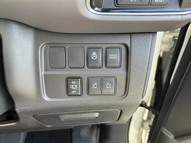 日産 セレナ e－パワー ハイウェイスター V 大阪府 2021(令3)年 2.4万km ブリリアントホワイトパール 2トーン 純正ナビ フルセグTV CD DVD BT/純正フリップダウンモニター/アラウンドビューモニター/プロパイロット/ブラインドスポットモニタ/デジタルインナーミラー/両側パワースライドドア/シートヒーター/スマートキー 2個/エンジンスターター/ETC/コーナーセンサー/ステアリングヒーター/衝突被害軽減ブレーキ/レーンアシスト/オートマチックハイビーム/LEDオートヘッドライト/フォグライト/ハンズフリーオートドア/ステアリングリモコン/W サイド カーテンエアバッグ/保証書 取説 ナビ取説/禁煙車