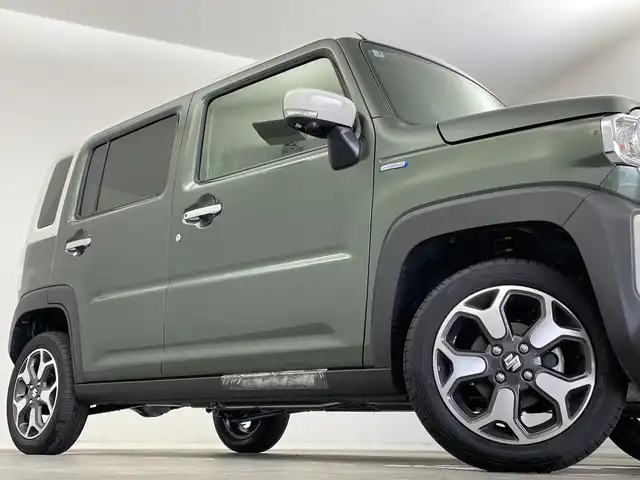 スズキ ハスラー HYBRID X 新潟県 2025(令7)年 0.1千km クールカーキパールメタリック/ソフトベージュメタリック HV　X　4WD　/全方位モニター付きナビゲーション/・CD/DVD/・Bluetooth/・フルセグTV/・スマートフォン連携/＝＝＝/セーフティサポート/・デュアルカメラブレーキサポート/・誤発進抑制機能/・車線逸脱警報/・ふらつき警報/・先行車発進お知らせ機能/・ハイビームアシスト/・標識認識機能/・後退時ブレーキサポート/・後方誤発進抑制機能/リアパーキングセンサー/シートヒーター/革巻きステアリング/ステアリングスイッチ/LEDヘッドライト/フォグランプ/オートライト/スマートキー＆プッシュスタート/スペアキー/電動格納ミラー/純正15インチAW/W/サイド/カーテンエアバッグ/取扱説明書/保証書